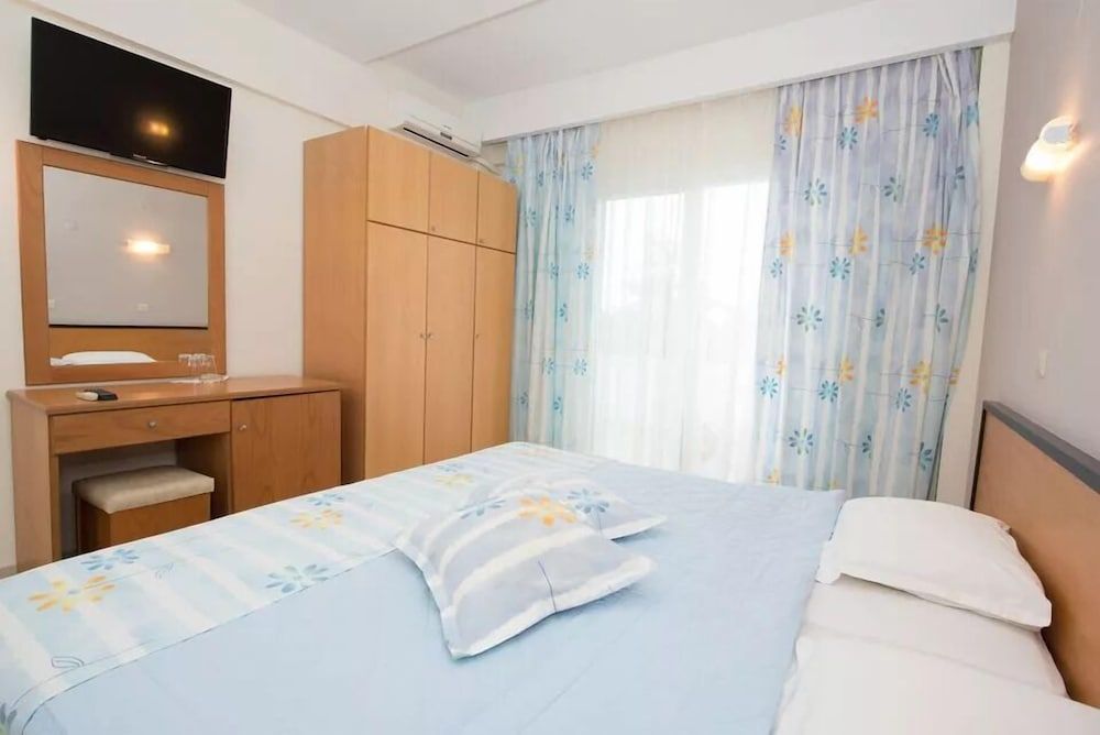 Economy Room, Garden View