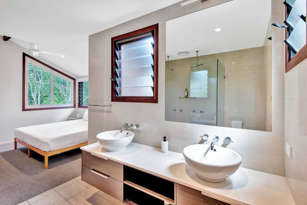 The Oasis Apartments and Treetop Houses Superior Tree House 7