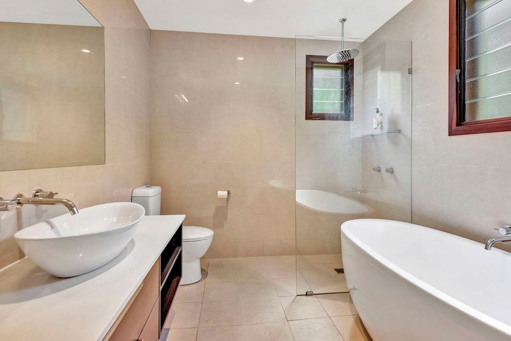 The Oasis Apartments and Treetop Houses Superior Tree House 6