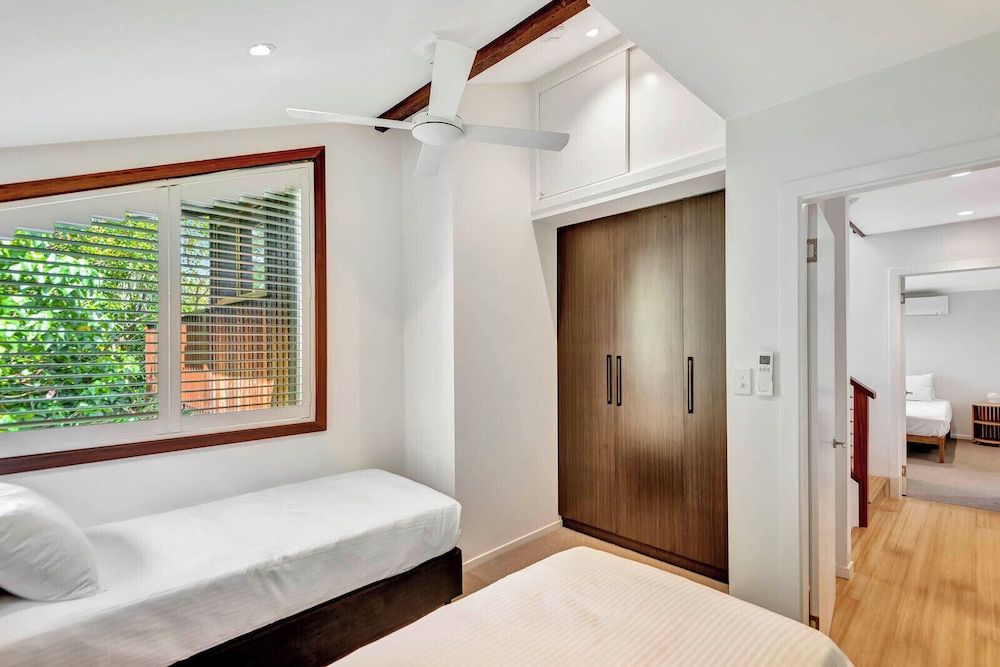 The Oasis Apartments and Treetop Houses Superior Tree House 9