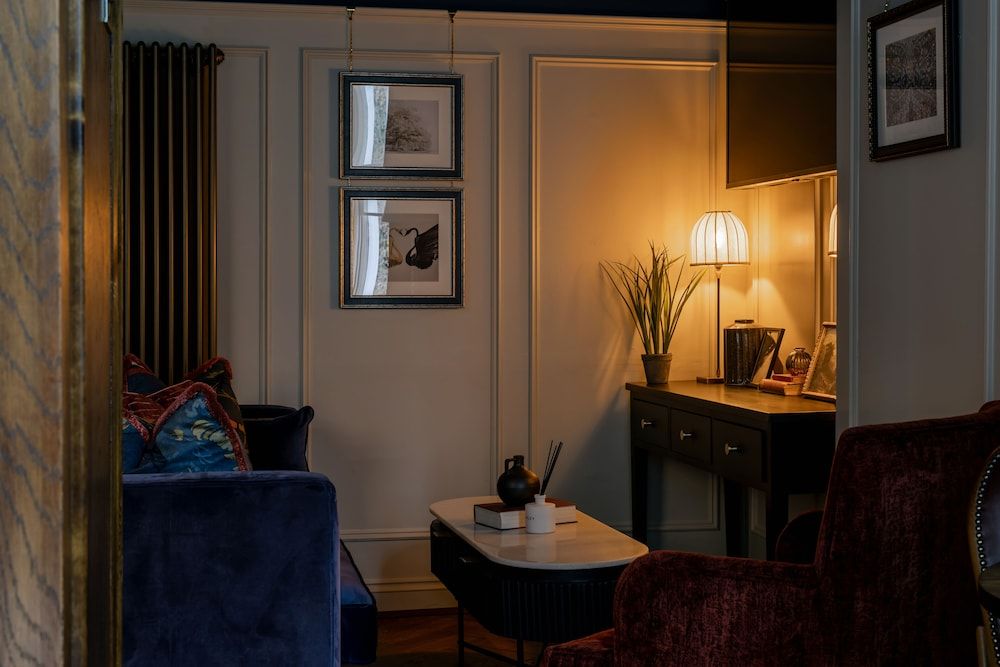 Worplesdon Place Hotel Signature Double Room 8