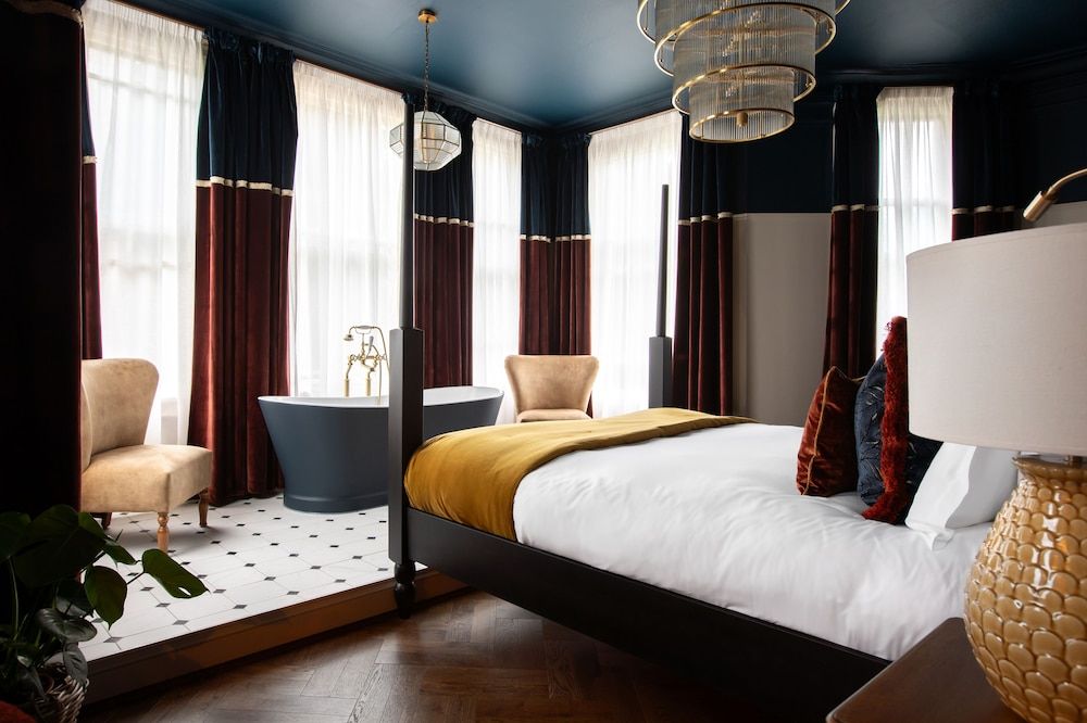 Worplesdon Place Hotel Signature Double Room 3