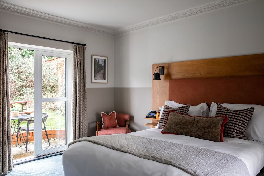 Worplesdon Place Hotel Comfort Double Room, 1 Double Bed 3