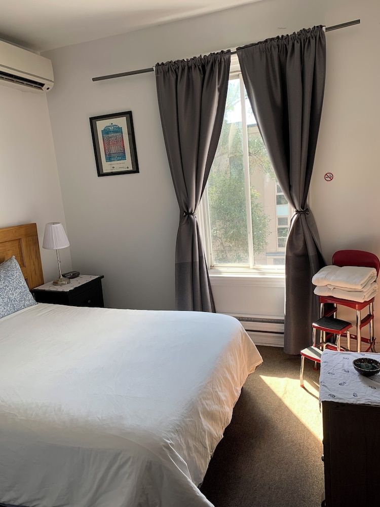 Pensione Popolo Economy Double Room, 1 Queen Bed, Non Smoking, Shared Bathroom 4