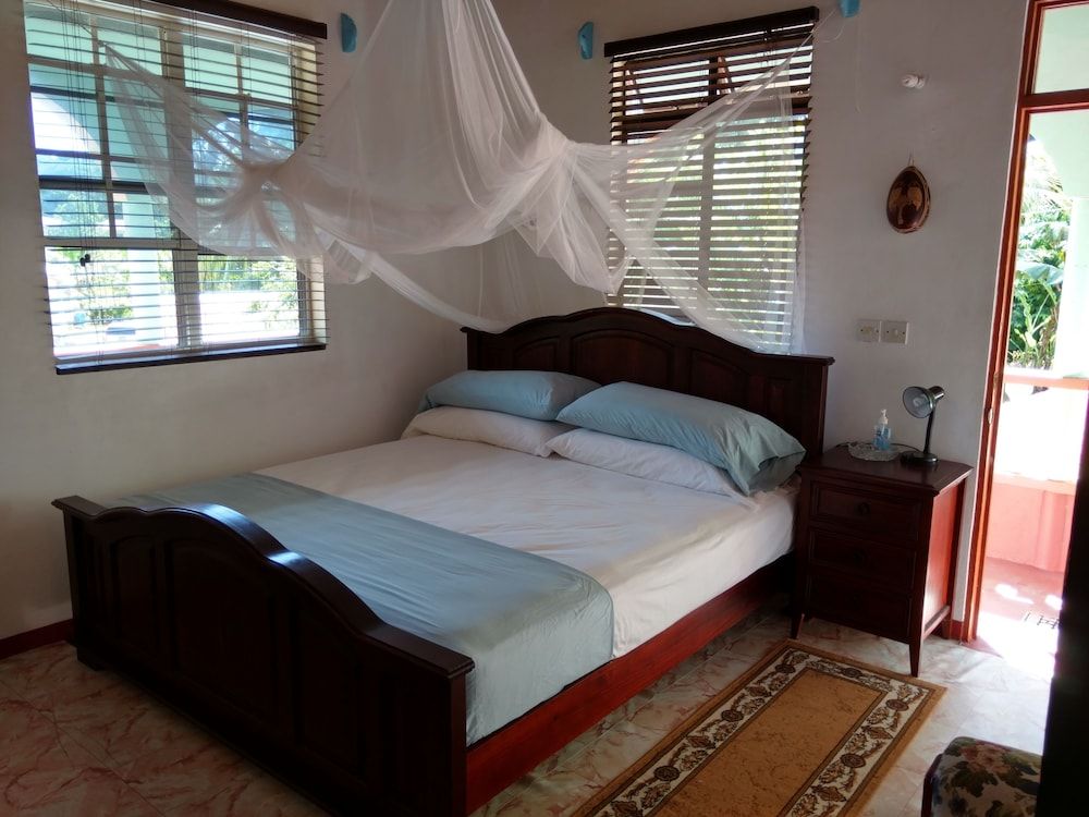 Mainroad Suite Three Bedroom Villa 10