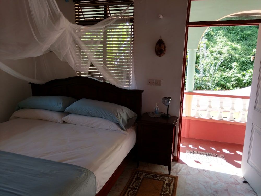 Mainroad Suite Three Bedroom Villa 6