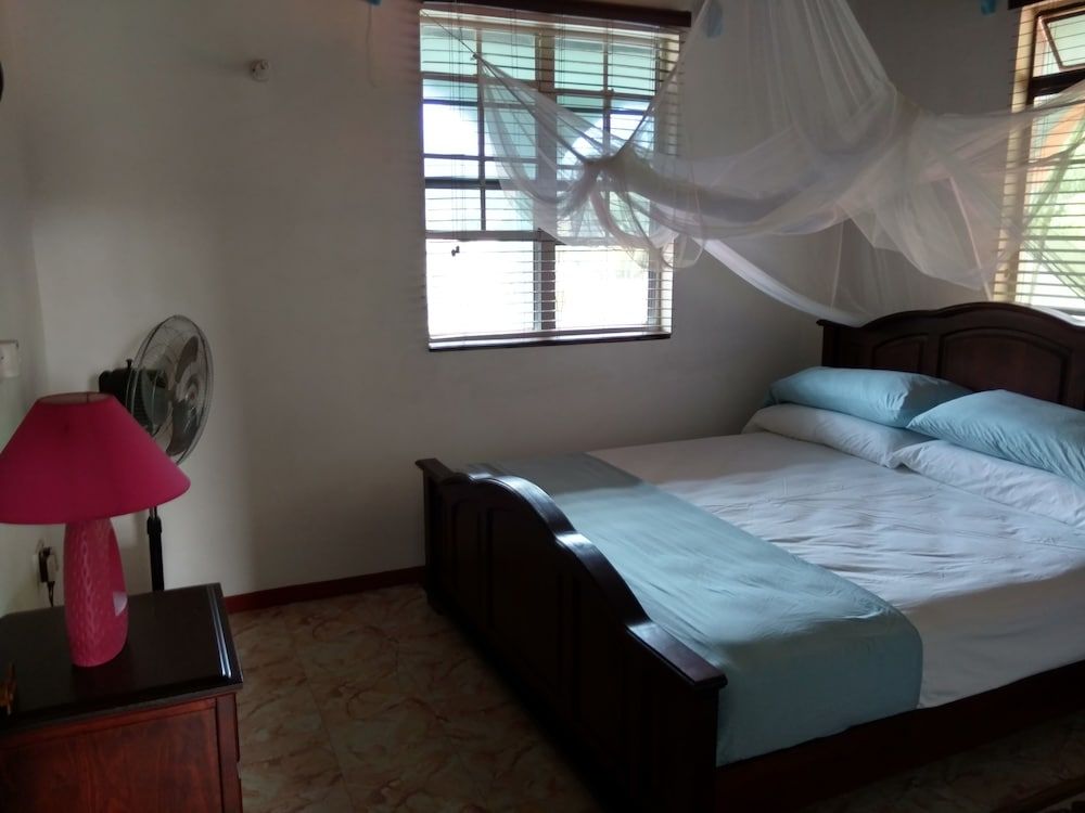 Mainroad Suite Three Bedroom Villa 8