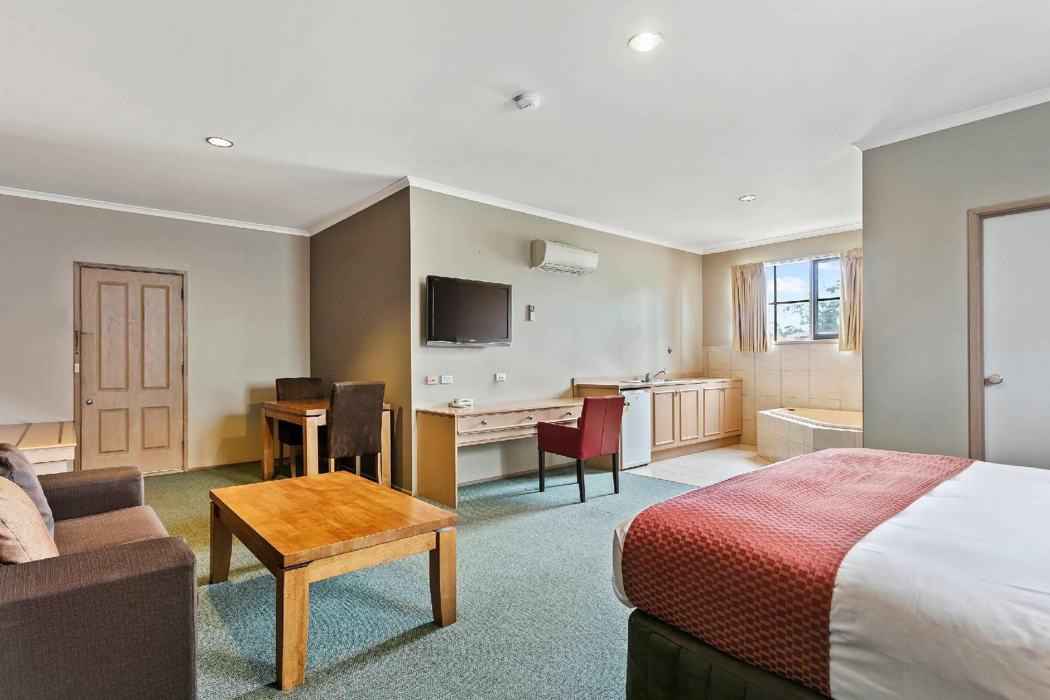 1 King Bed, No Smoking