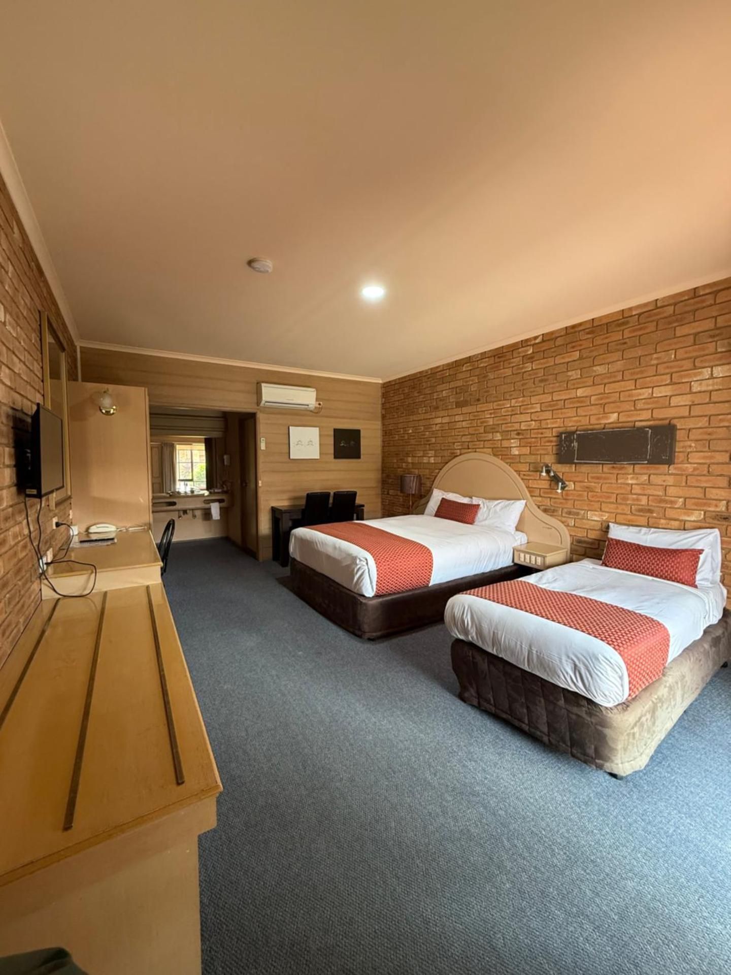 Quality Inn Colonial 1 Queen Bed, 1 Single Bed, Nosmoking