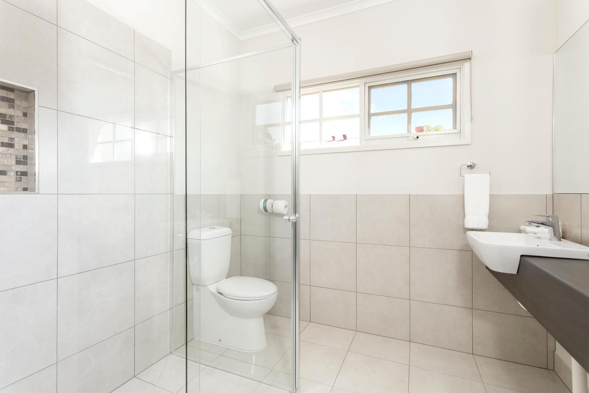 Quality Inn Colonial 1 Queen Bed, Non Smoking 3