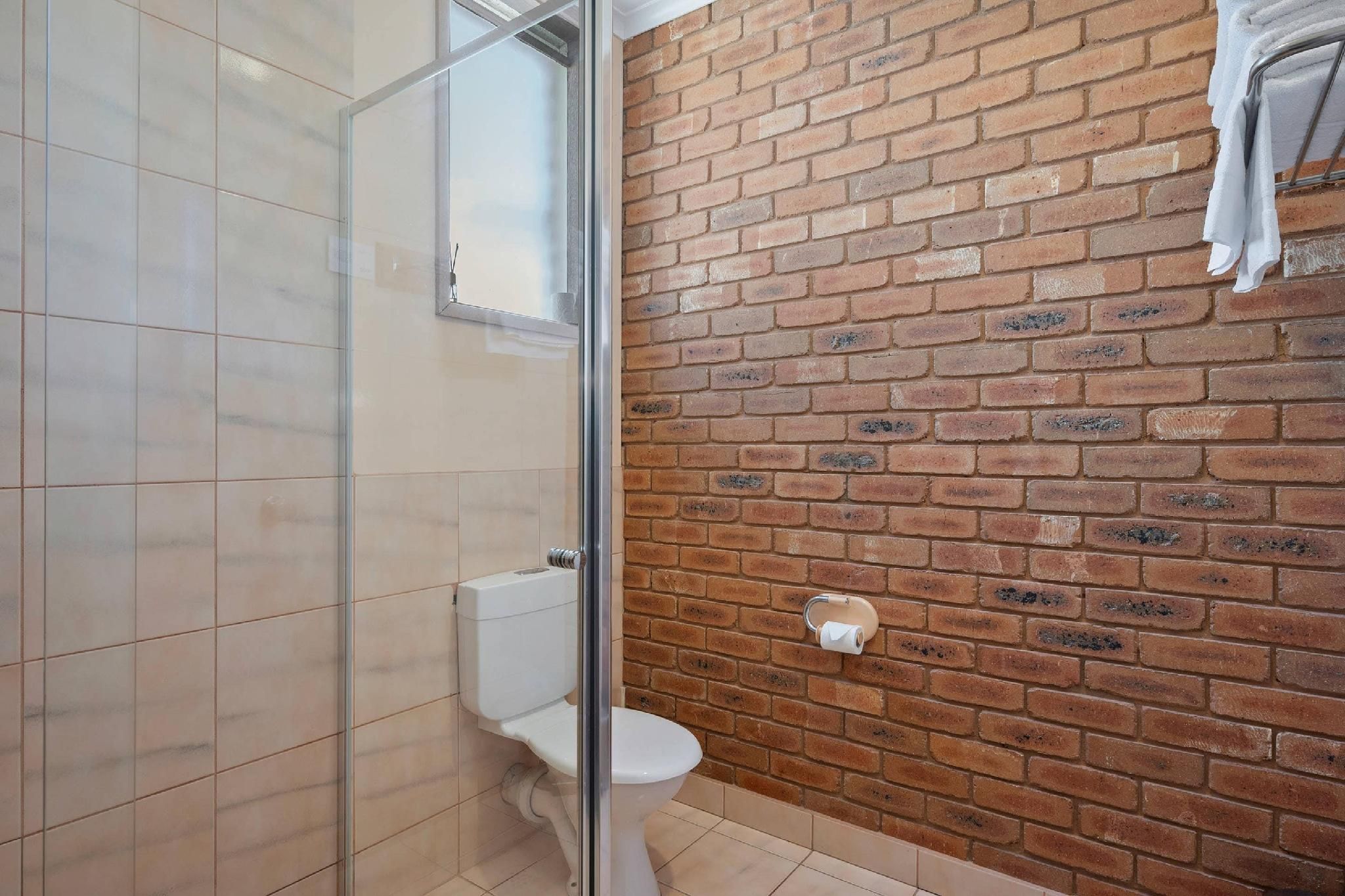 Quality Inn Colonial 1 Queen Bed, 1 Single Bed, Nosmoking 2