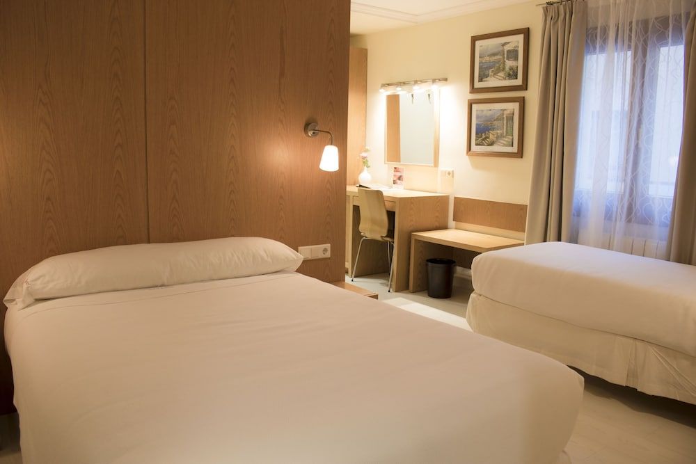 Hotel Costa Blanca Triple Room 4