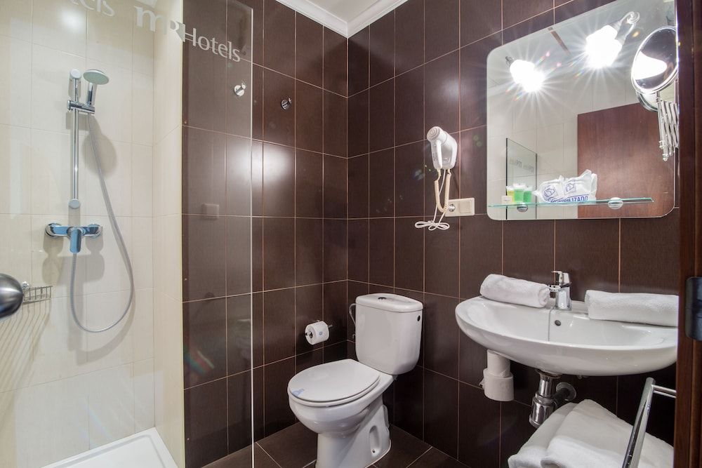 Hotel Costa Blanca Triple Room 8