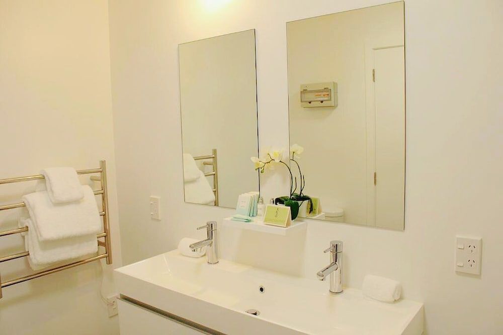 Deluxe Suite, 1 King Bed, Fireplace