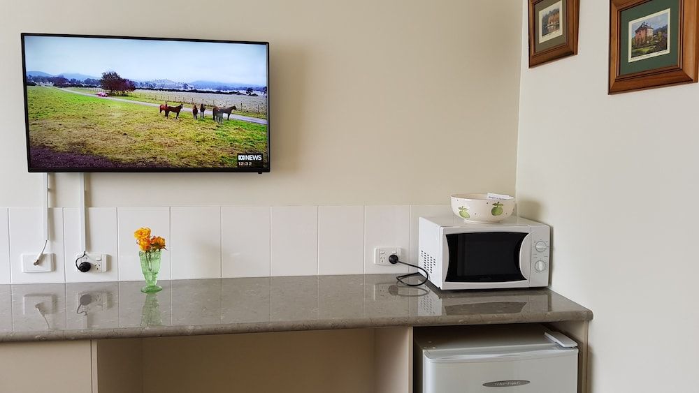 Daylesford Central Motor Inn Standard Room 5