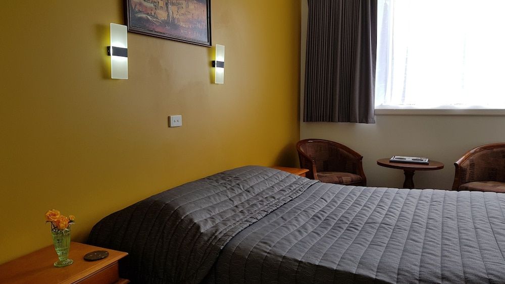 Daylesford Central Motor Inn Standard Room 2