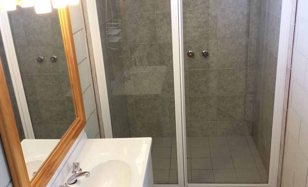 Daylesford Central Motor Inn Standard Room 6