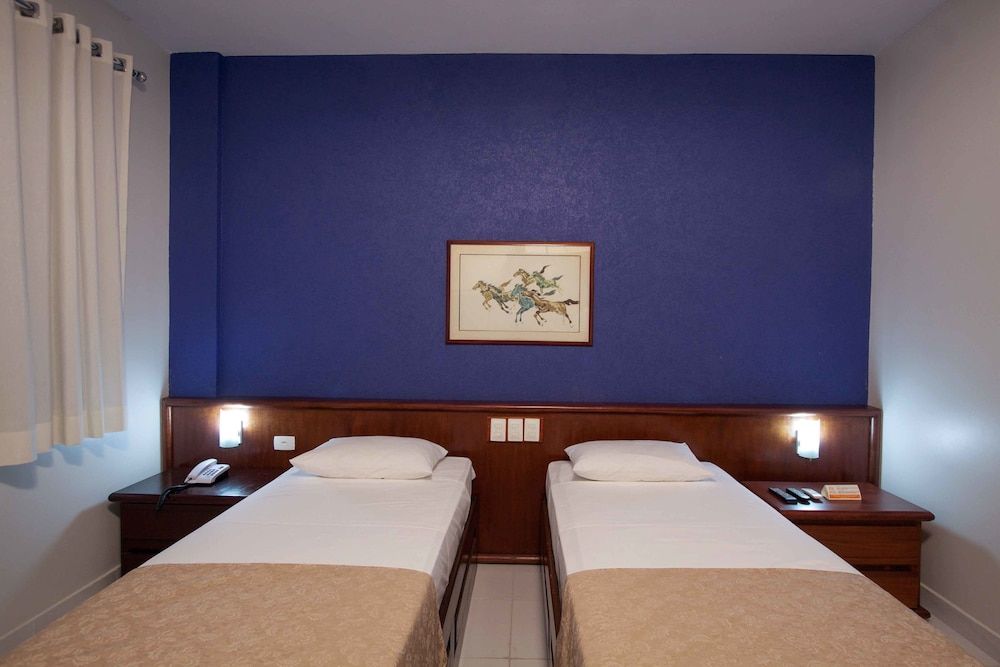 undefined Bristol Exceler Plaza Hotel 8