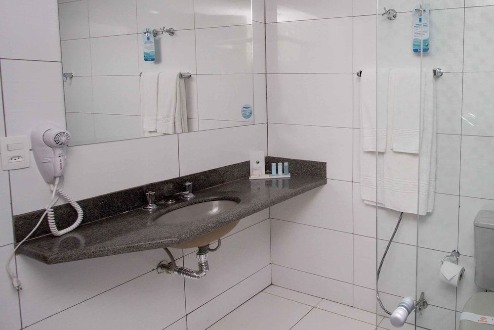 Bristol Exceler Plaza Hotel Superior Triple Room 9