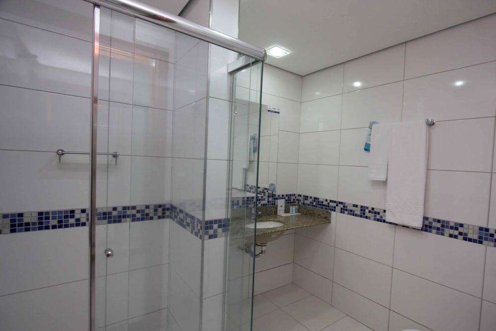 Bristol Exceler Plaza Hotel Superior Triple Room 10