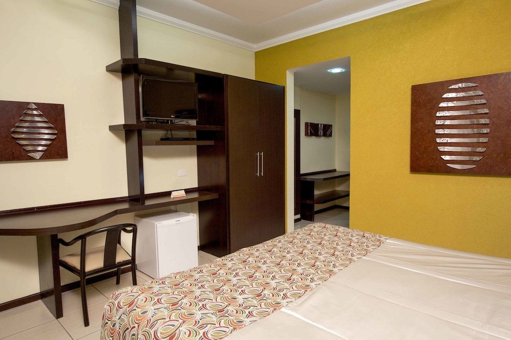 Bristol Exceler Plaza Hotel Superior Triple Room 5