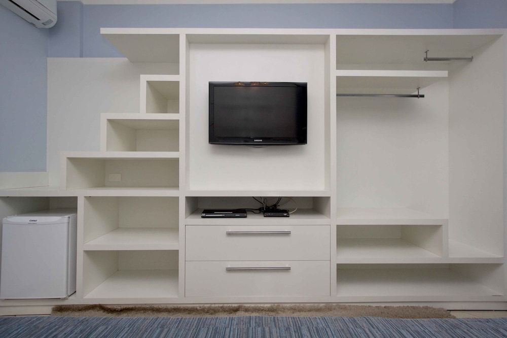 Bristol Exceler Plaza Hotel Superior Triple Room 17