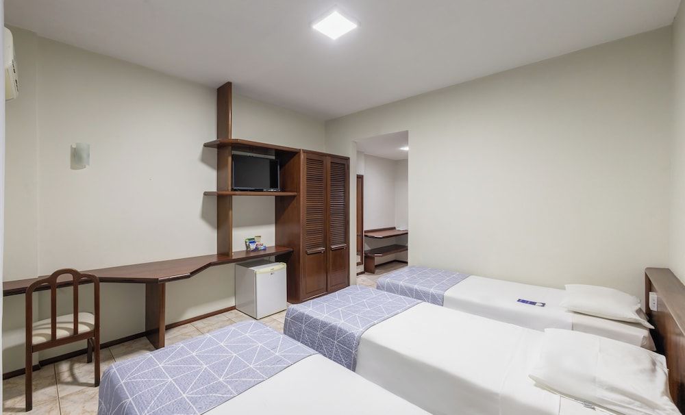 Bristol Exceler Plaza Hotel Superior Triple Room 7