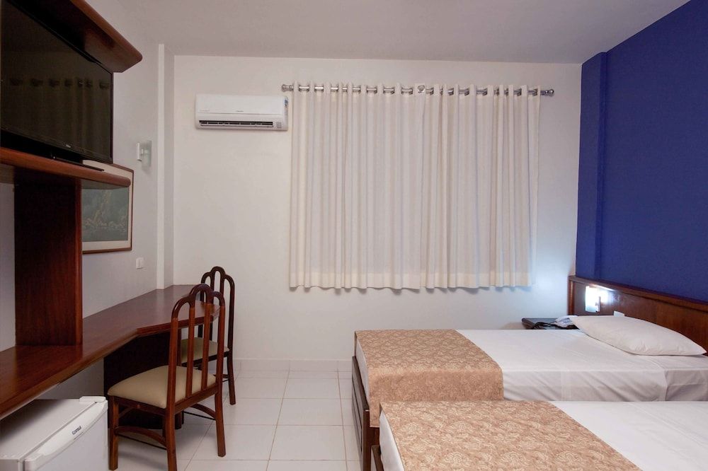 undefined Bristol Exceler Plaza Hotel 10