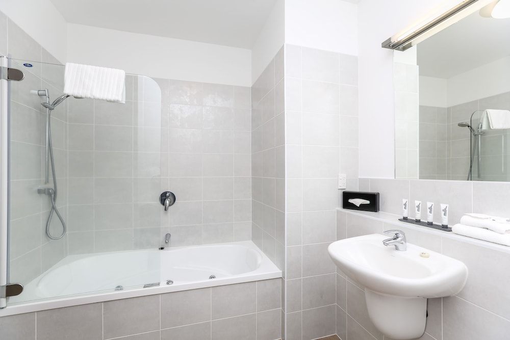 Quest New Plymouth One Bedroom Executive Apartment 4