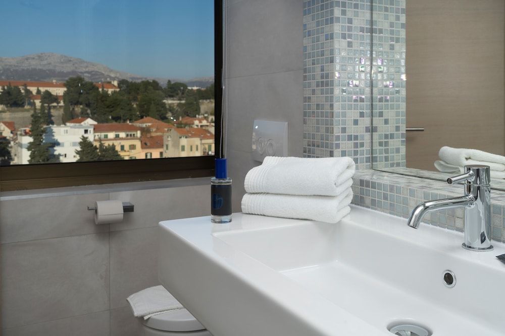 The View Luxury Rooms Superior Double Room, City View 4