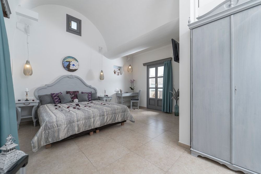 Suite (Santorini)