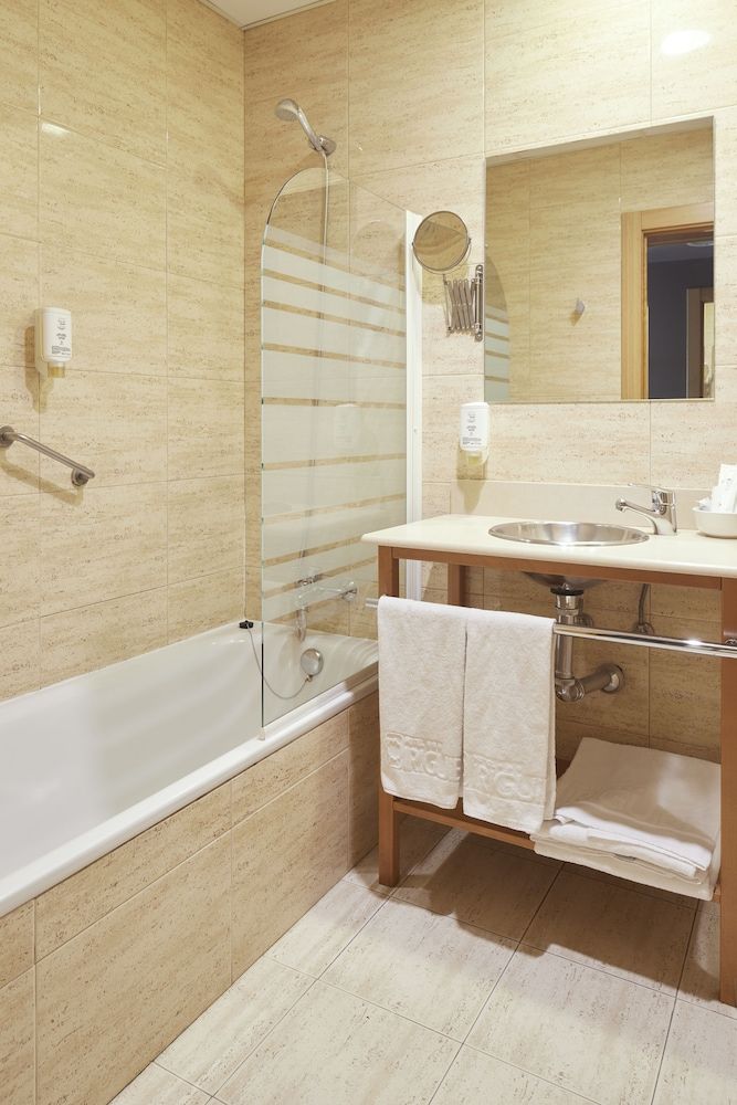 Hotel Iriguibel Twin Room, River View 2