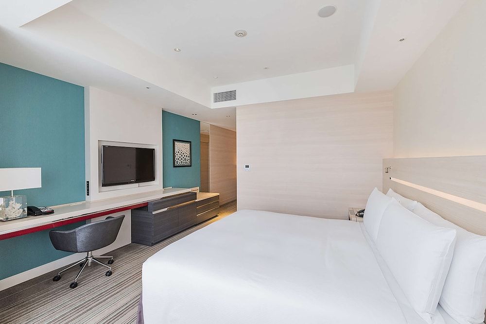 King Guest Room with City View