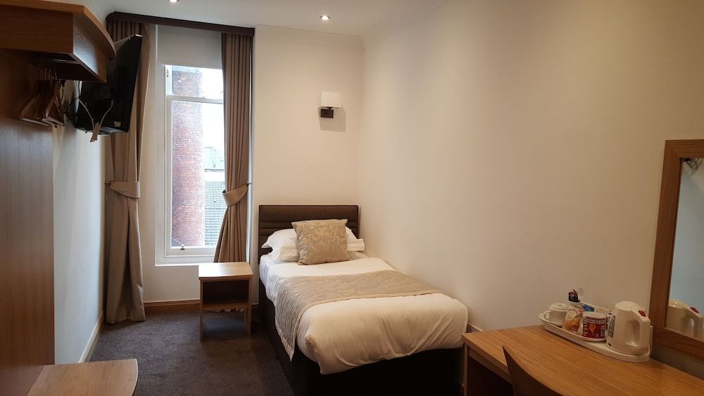 Basic Single Room, Shared Bathroom