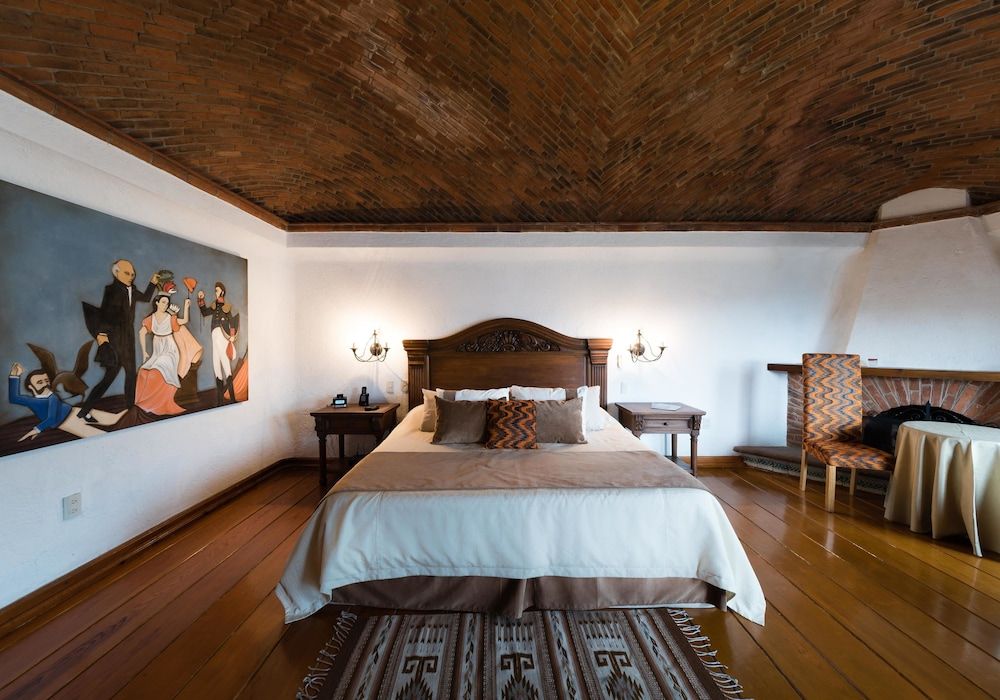 Hotel Misión Grand Casa Colorada Presidential Suite, 1 King Bed 3