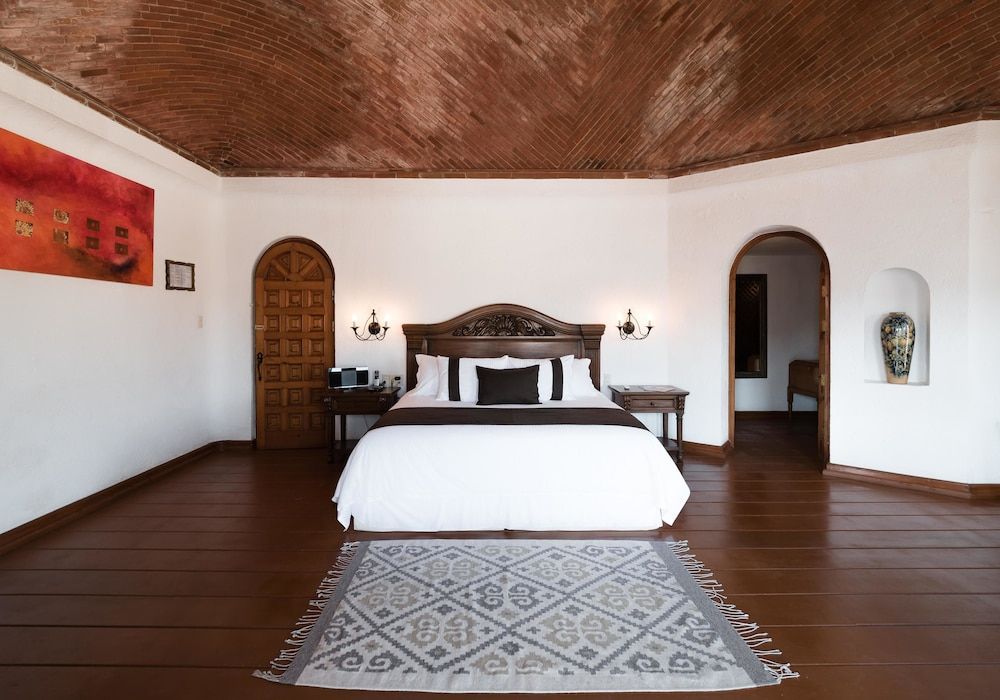 Hotel Misión Grand Casa Colorada Presidential Suite, 1 King Bed 2