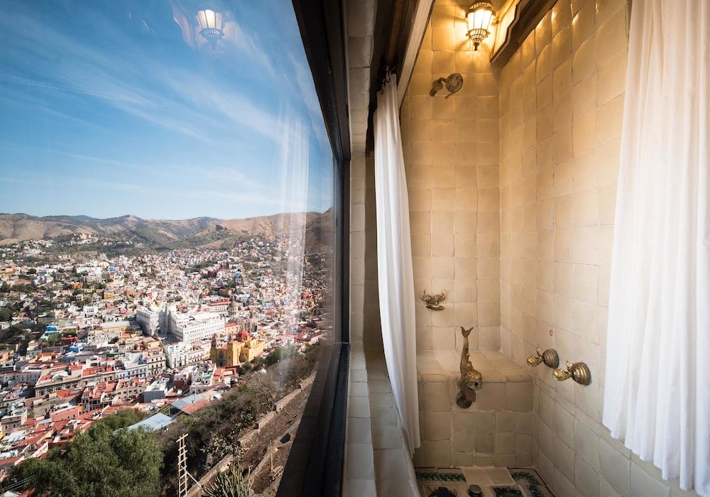 Hotel Misión Grand Casa Colorada Presidential Suite, 1 King Bed 5