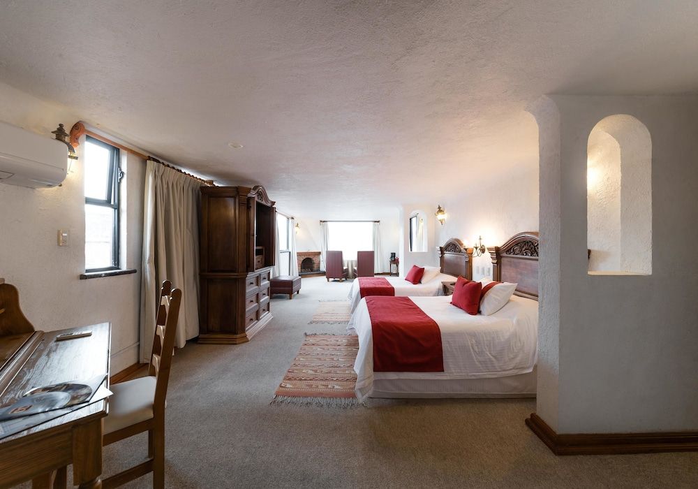 Hotel Misión Grand Casa Colorada Junior Suite, Multiple Beds 3