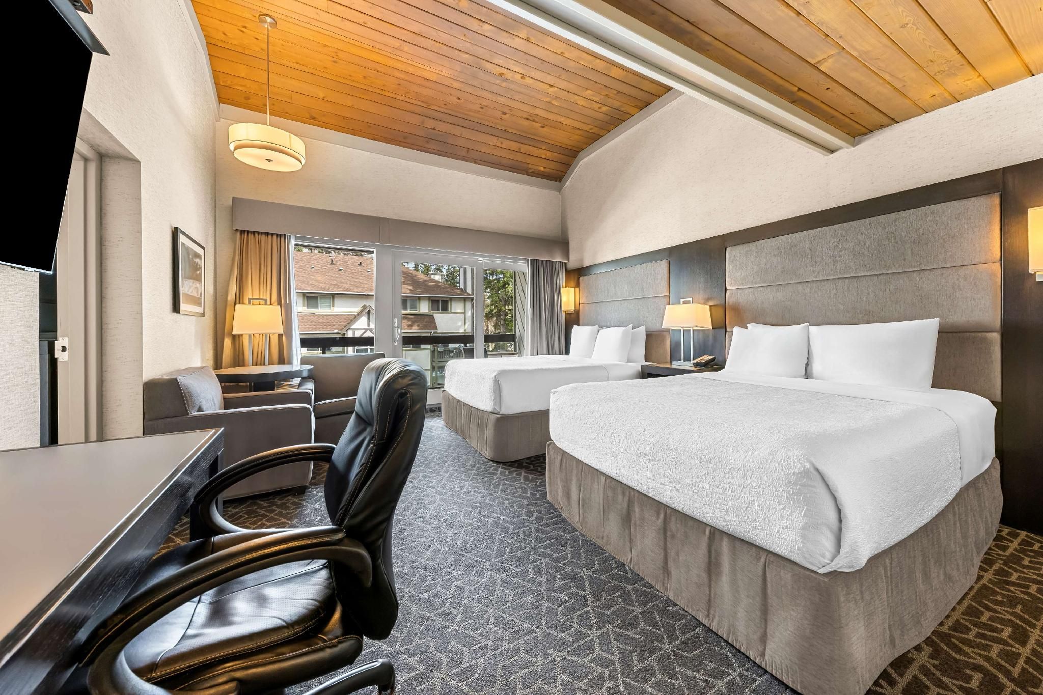 Suite - 2 Rooms 3 Beds, Nonsmoking, Three Queen Beds, Separate Bedroom