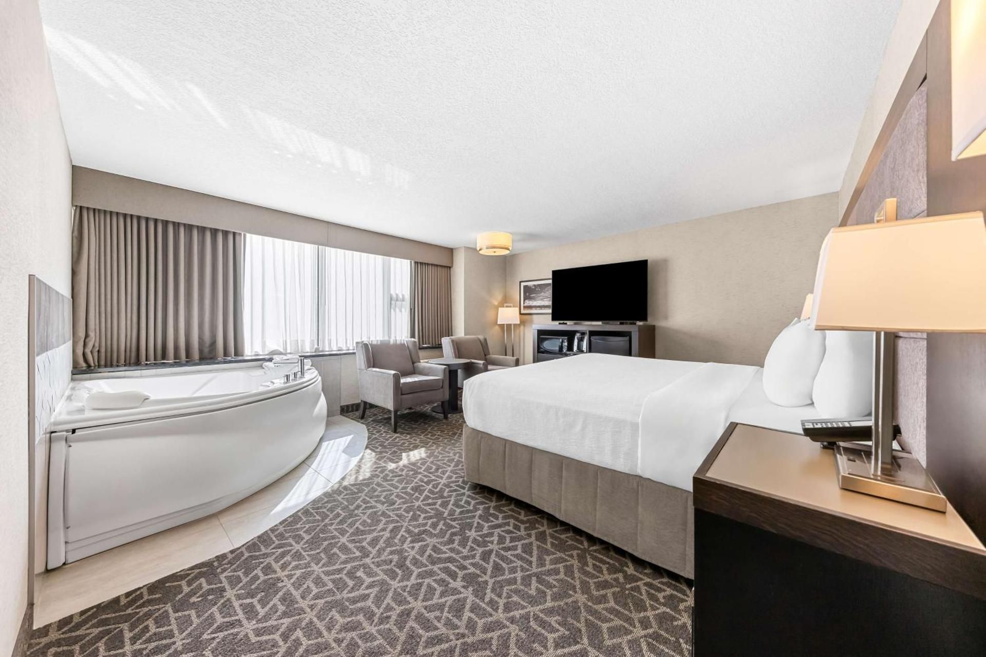 Suite - 1 King Bed, Nonsmoking, Jetted Tub