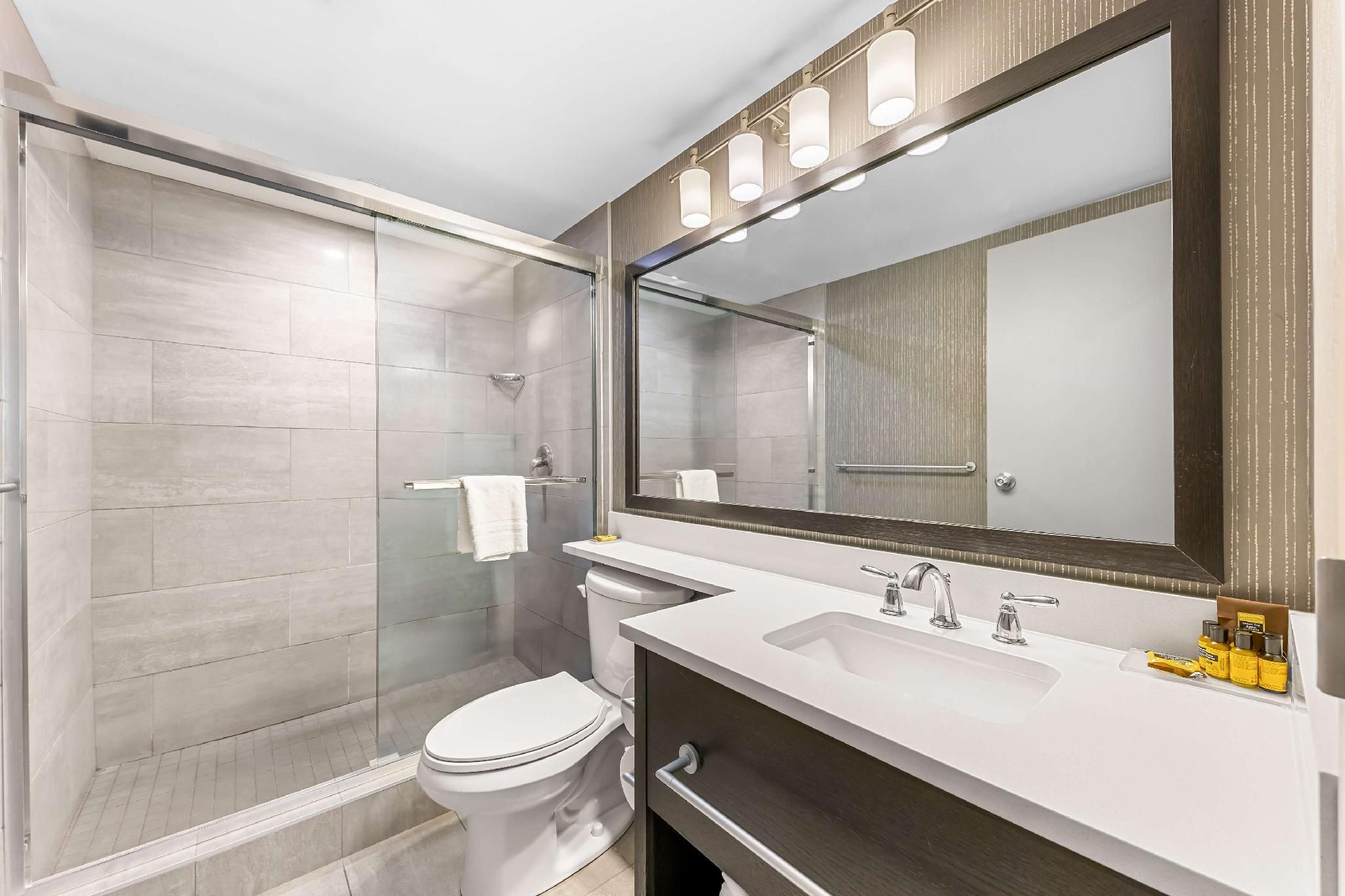 Suite - 1 King Bed, Nonsmoking, Jetted Tub