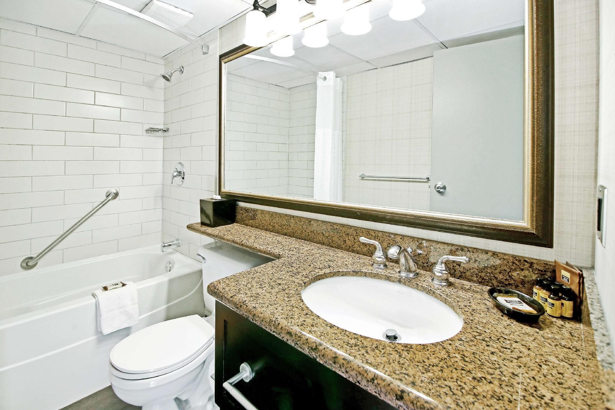 Suite - 2 Rooms 3 Beds, Nonsmoking, Three Queen Beds, Separate Bedroom