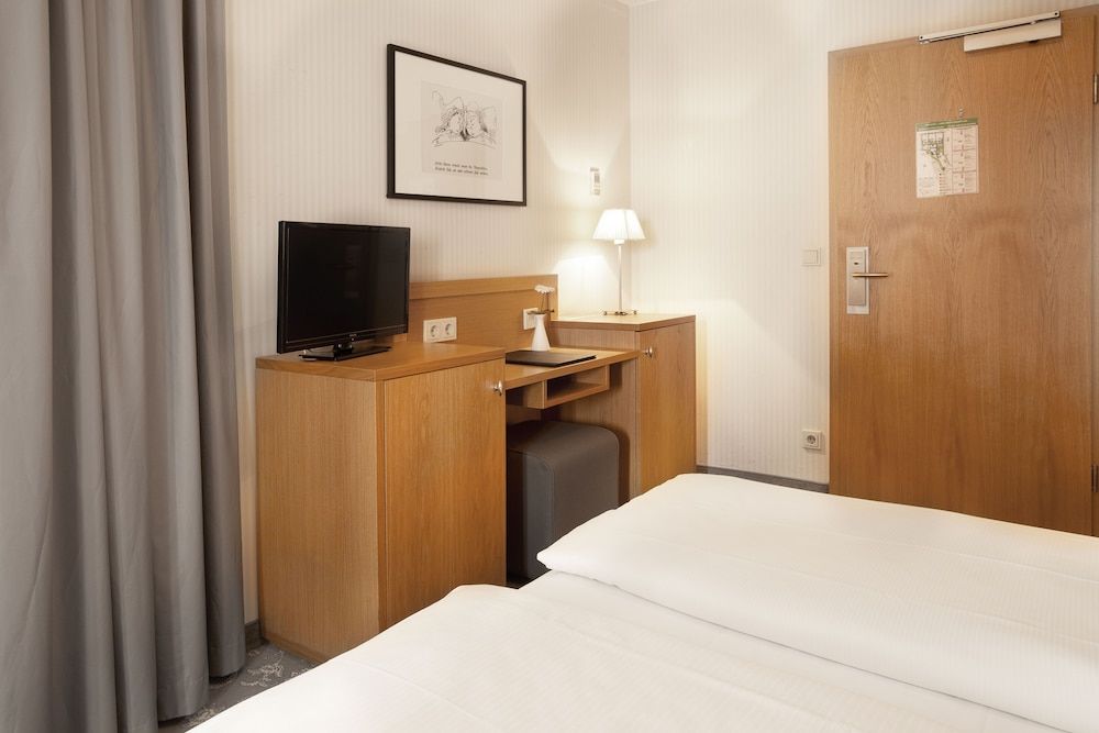 Townhouse Hotel Superior Double Room 4