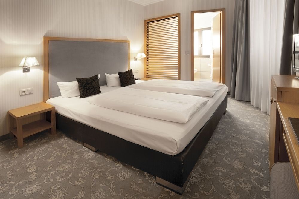 Townhouse Hotel Superior Double Room 5