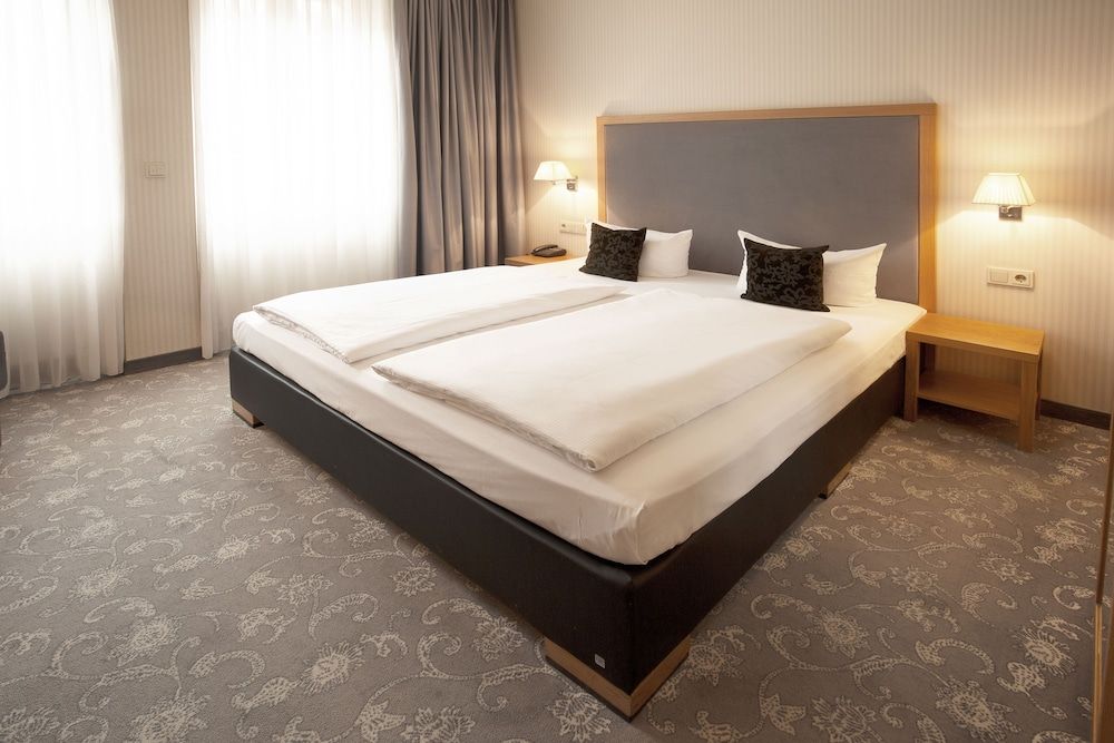 undefined Townhouse Hotel 5