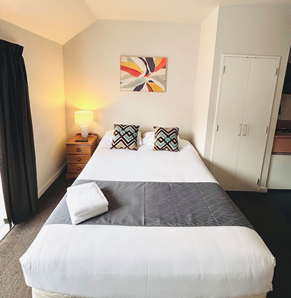 Economy Studio Suite