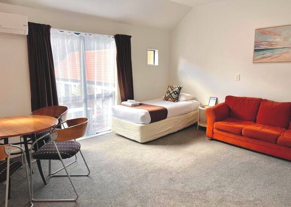 Apartment, 1 Bedroom (Upstairs)