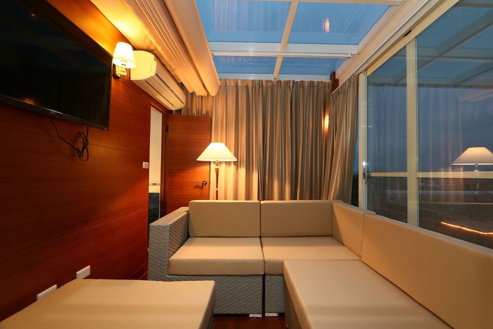 Aleex Villa Romantic Suite, 1 Bedroom, Lanai 7