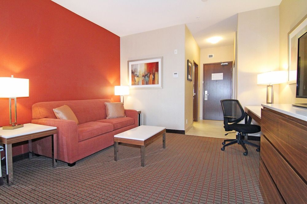 Holiday Inn Express & Suites Calgary NW - University Area by IHG