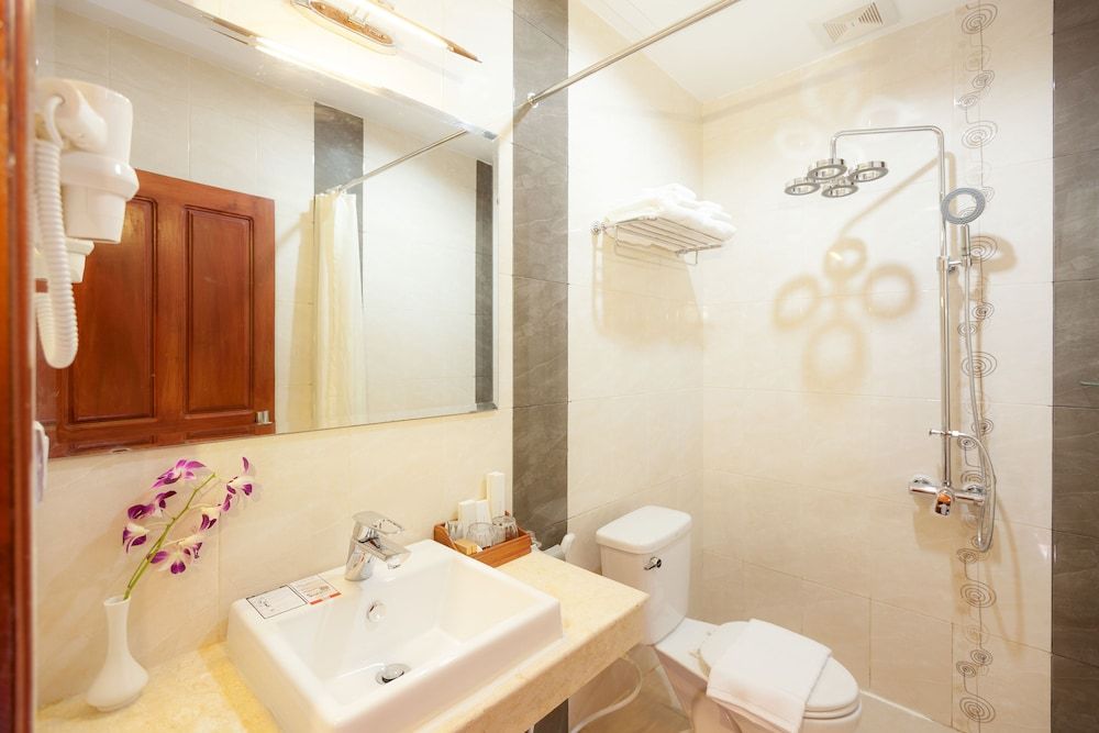 Kirirom Crystal Hotel Superior Room 8